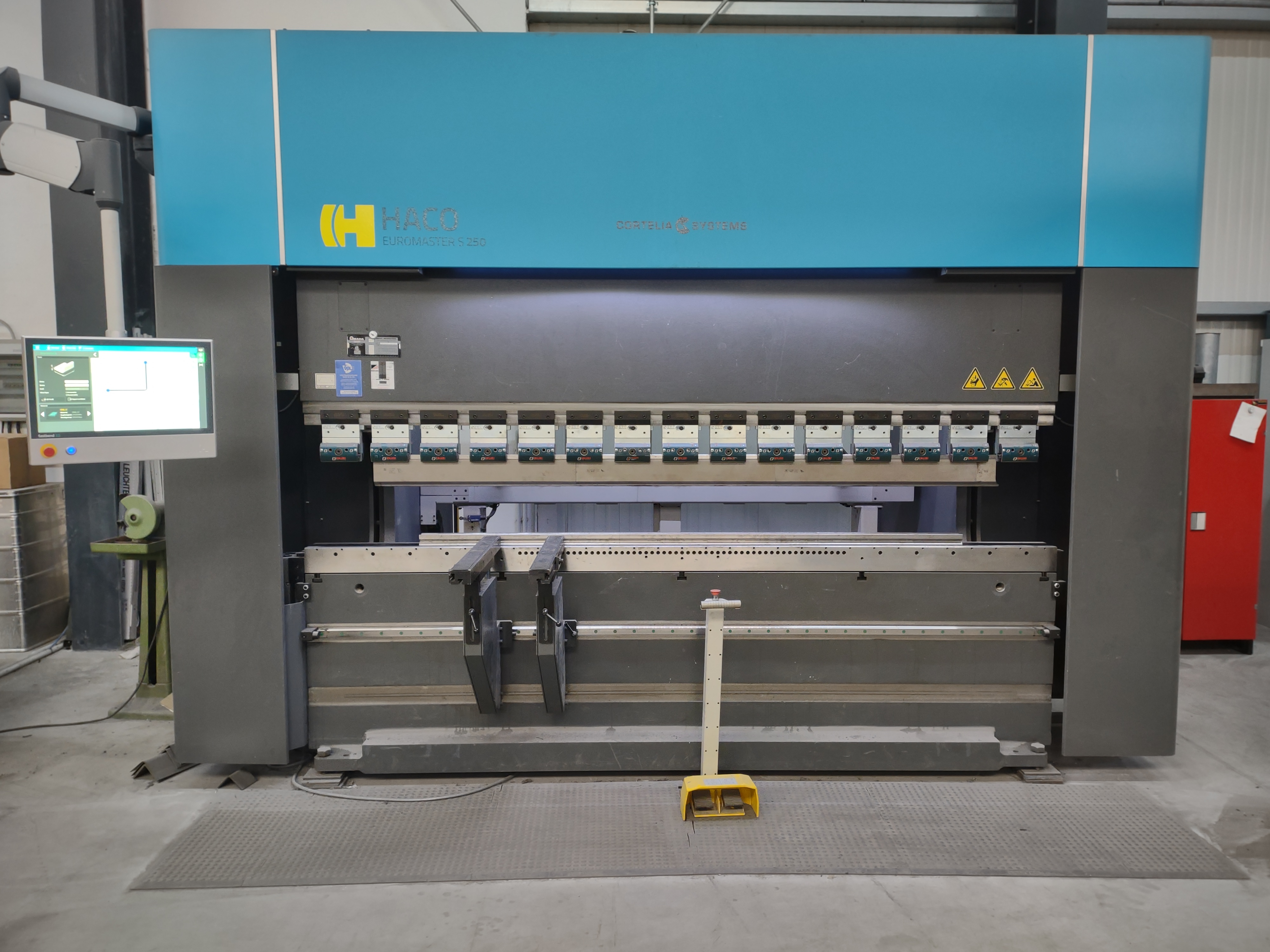 Abkantpresse HACO - Typ EMS 30250 ; ID 290